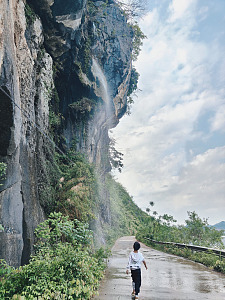 山间小道人景摄影