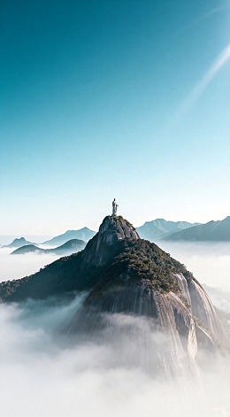 山峰云海壮丽风光作品