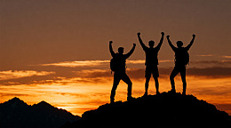 日落剪影庆祝成功