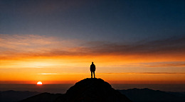 日落山顶剪影风光