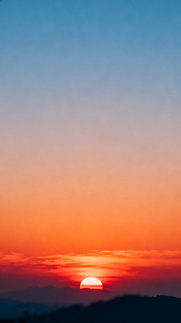 日落山峦美景