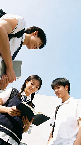 校园青春读书时光学生互动片素材
