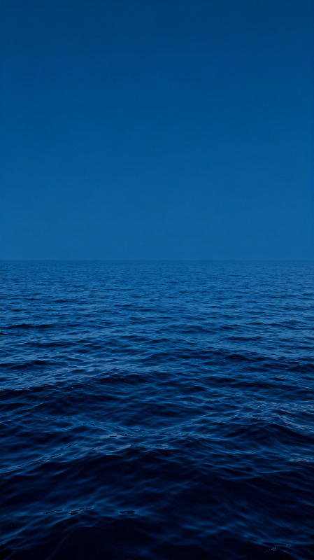 深蓝海面宁静美景