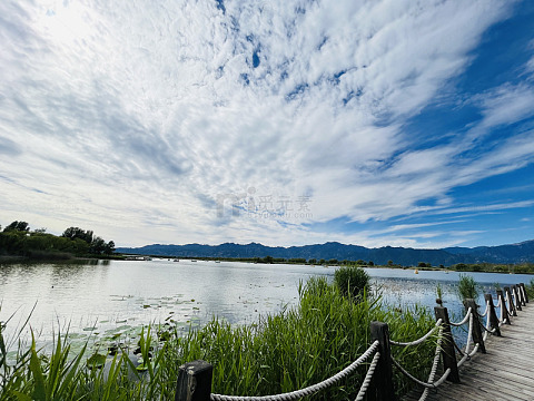 湖畔风光自然景观摄影图片