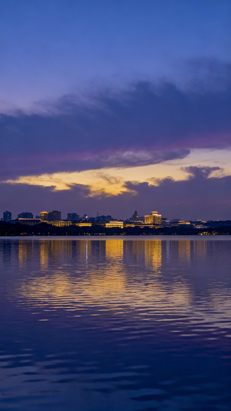 夜景风格城市湖面倒影素材