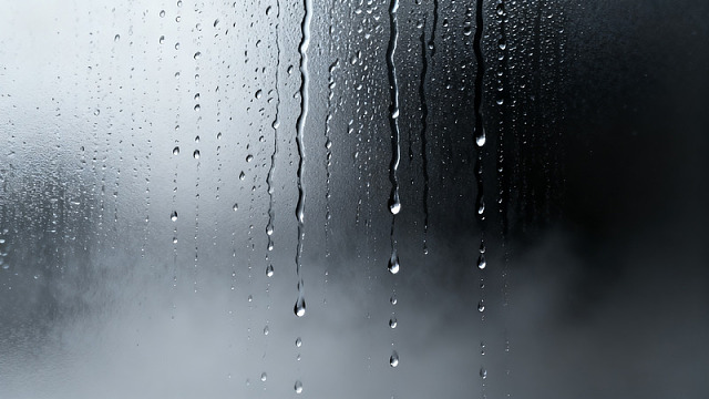 极简风雨滴玻璃窗背景设计素材