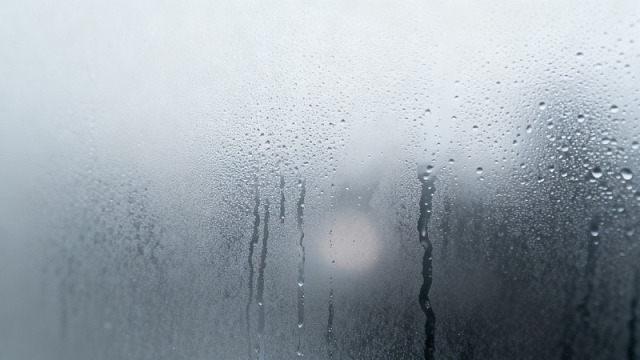 朦胧风雨天玻璃水珠背景素材