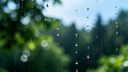 写实风雨滴玻璃窗自然风景设计素材
