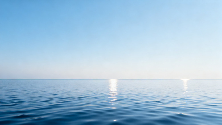 极简风宁静海面自然风光素材