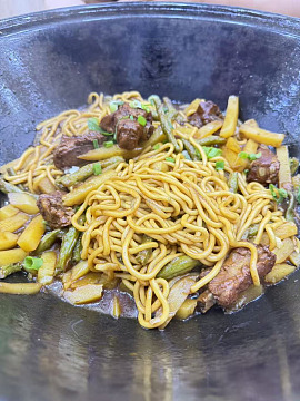 写实风中式炒面美食摄影素材