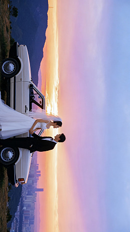 唯美风婚纱情侣夕阳车景设计素材
