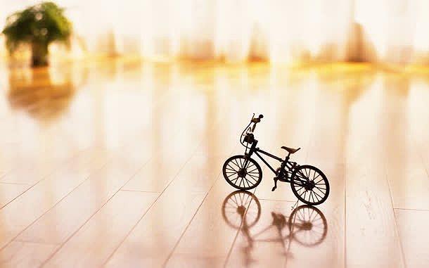 地板上的自行车模型海报背景