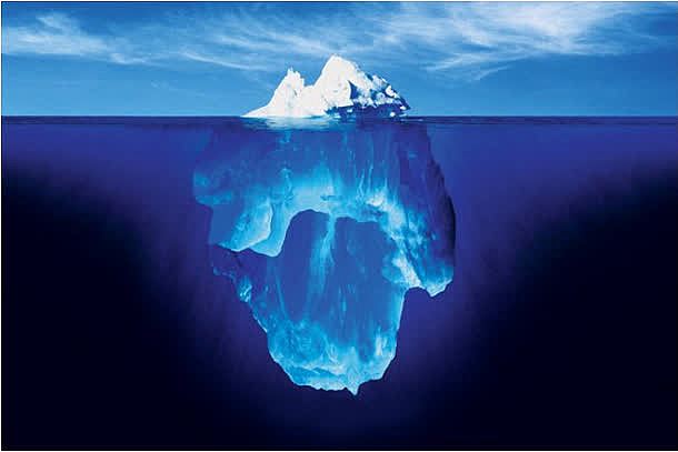蓝色海水下的冰山海报背景