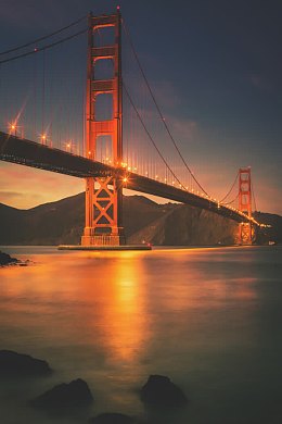 夜景天空火红色路灯
