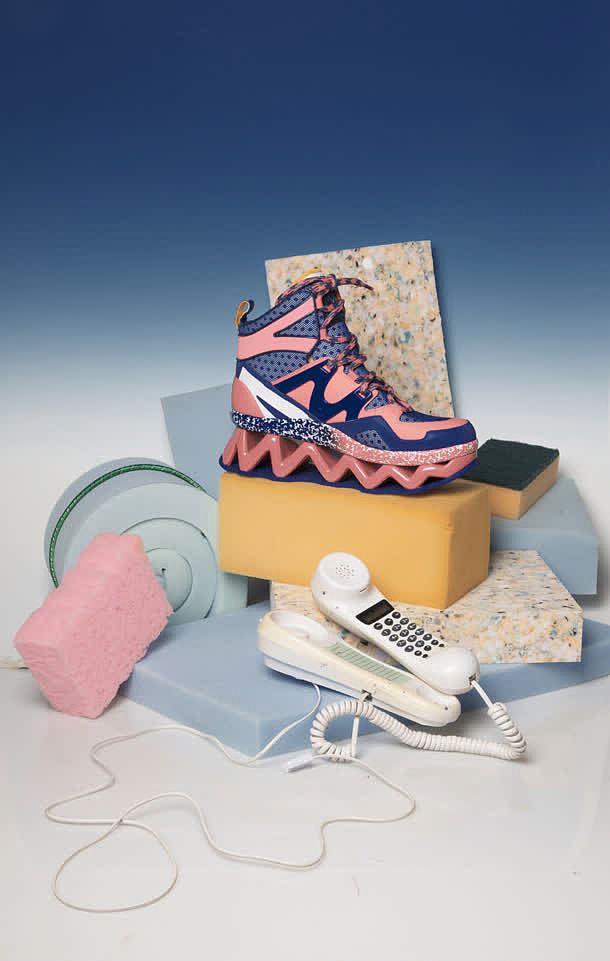 海绵粉色运动鞋电话海报背景