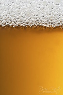 白色气泡啤酒图片