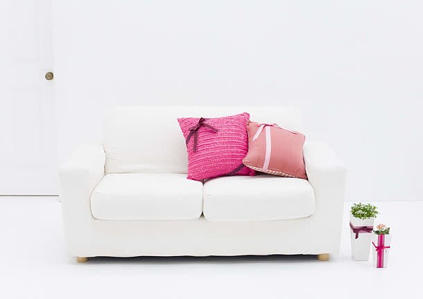白色沙发粉色抱枕海报背景