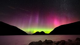绚丽多彩极光夜景
