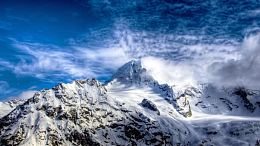 晴空雪原高山壁纸