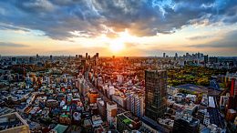 晚霞中的繁华都市海报背景