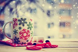 飘着烟雾的热茶