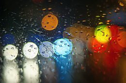 玻璃上的水珠
