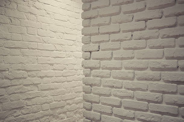 白色的砖墙
