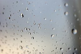 玻璃上的水滴