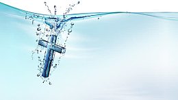 水中的十字架