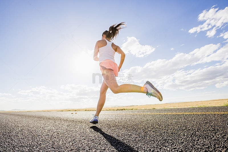 奔跑的运动少女海报背景