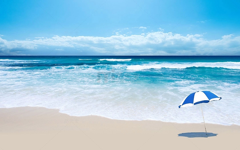 碧海蓝天的沙滩大海