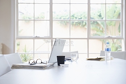 洁白工作室家居海报背景