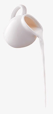 白色浓郁倾倒牛奶