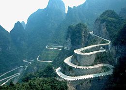 张家界弯曲的上山路