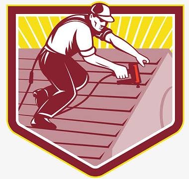 正在修理房子的安装工人