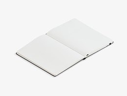 打开的空白笔记本日记本