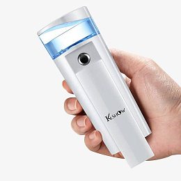 手拿k.show纳米喷雾补水仪