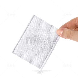 手拿化妆棉