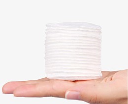 创意手中的化妆棉