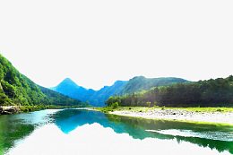 江面上的山峰倒影