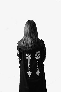 黑衣女孩