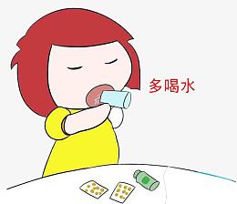 女孩喝水