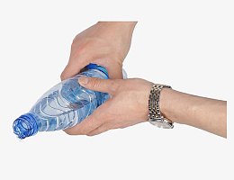 倒矿泉水