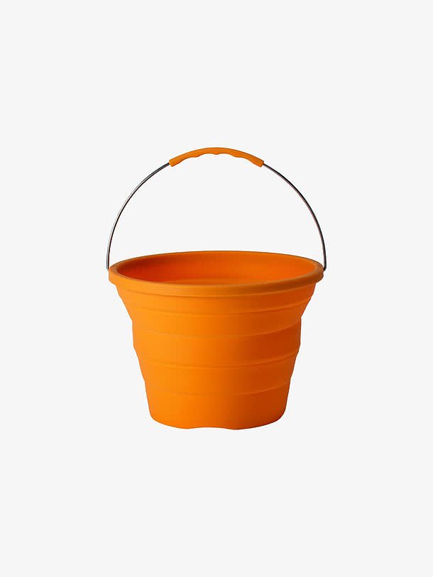 一个桔色水桶