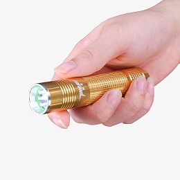 金色紫外线手电筒