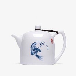手绘青花白瓷大茶壶