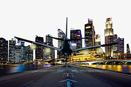 划过城市跑道的飞机