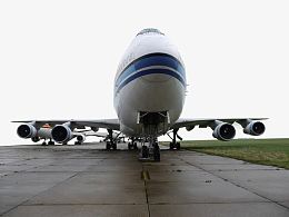 跑道上驶来的飞机