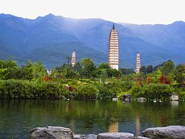 大力三塔倒影美景