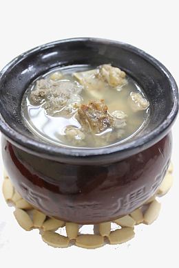 黑色瓦罐里的排骨汤